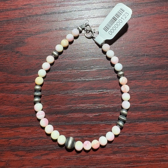 Navajo Queen Pink Conch Shell & Sterling Silver Beaded Bracelet - Picture 4 of 5